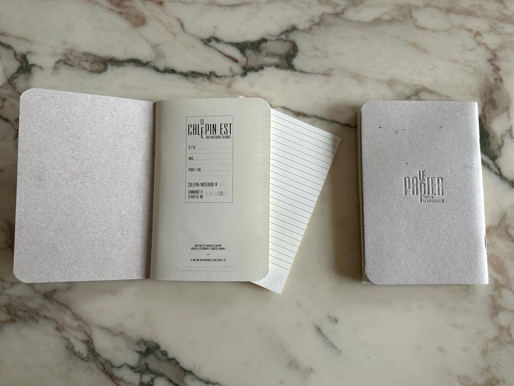 Zoom sur la finition d’un mini cahier personnalisable