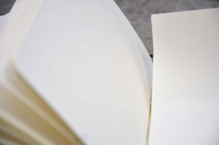 Détail du papier crème Munken 90g – pages détachables