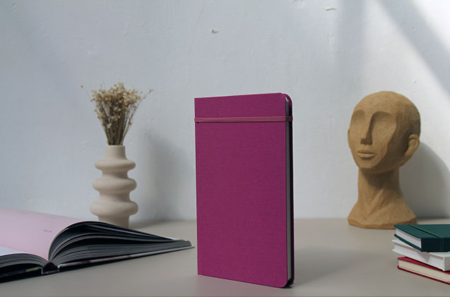 Carnet Rose avec pagination à rebours et couverture rigide