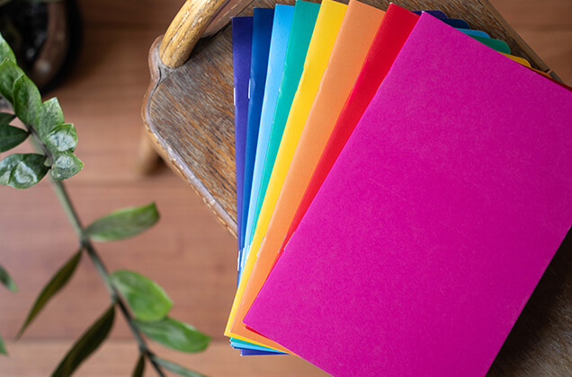 Vue en éventail des cahiers A5 colorés – format entreprise