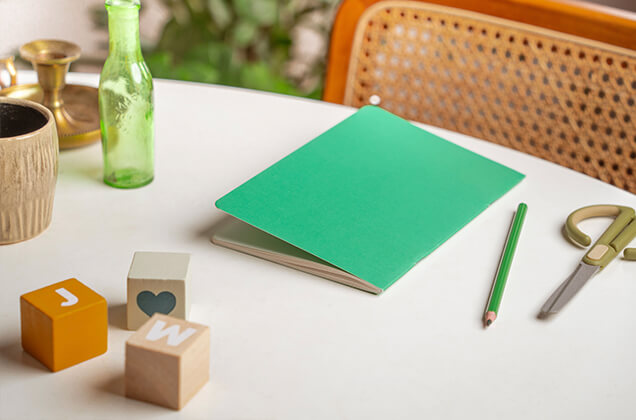 Cahier A5 vert en papeterie made in France personnalisée