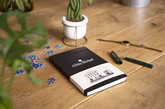 Papier texturé avec impression offset sur jaquette de carnet