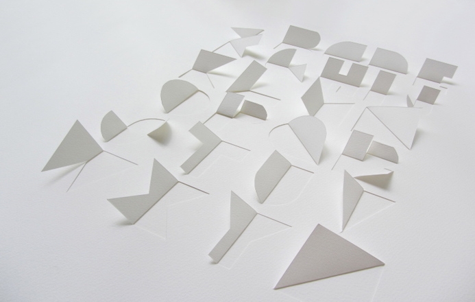 Carnet de typographie #44 : lettres découpées en papier